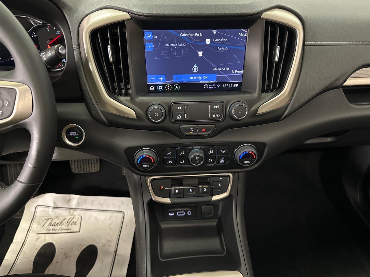 2024 GMC Terrain Denali DENALI/AWD/PANOROOF/16000KM/LEATHER/NAV/OFF 1 OWNER LEASE! Photo