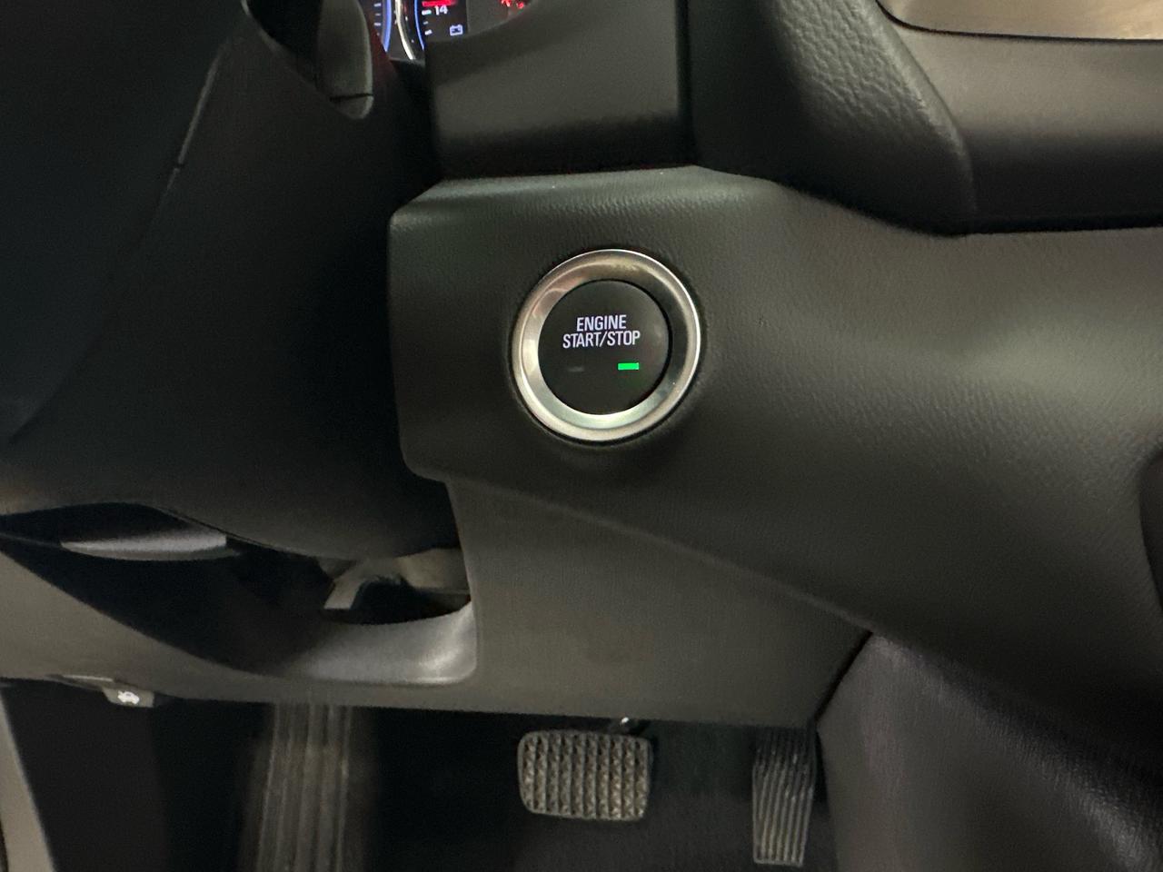2024 GMC Terrain Denali DENALI/AWD/PANOROOF/16000KM/LEATHER/NAV/OFF 1 OWNER LEASE! Photo