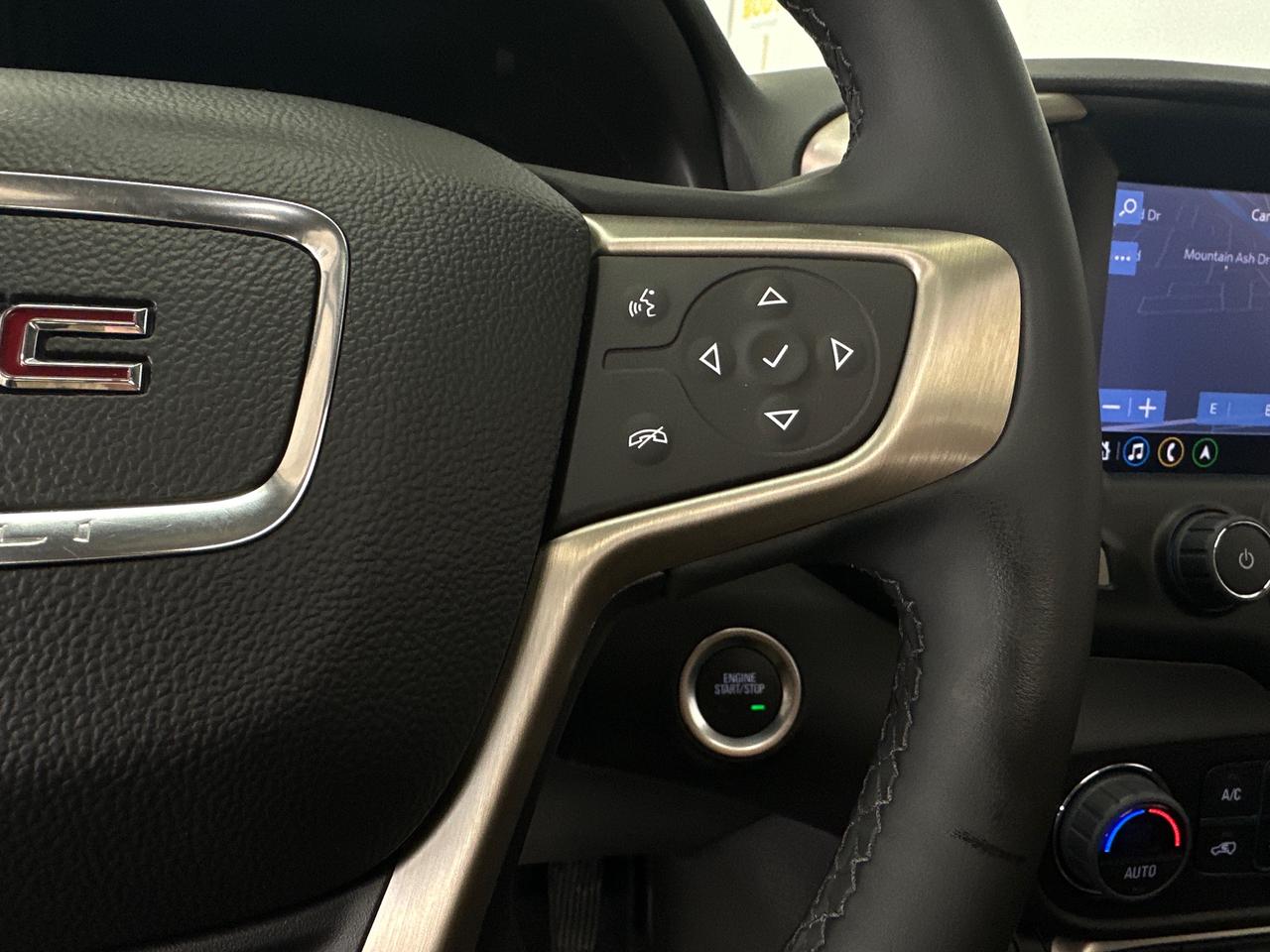 2024 GMC Terrain Denali DENALI/AWD/PANOROOF/16000KM/LEATHER/NAV/OFF 1 OWNER LEASE! Photo