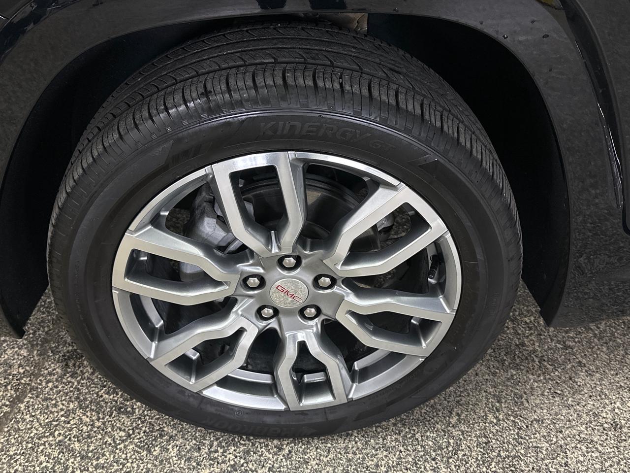 2024 GMC Terrain Denali DENALI/AWD/PANOROOF/16000KM/LEATHER/NAV/OFF 1 OWNER LEASE! Photo