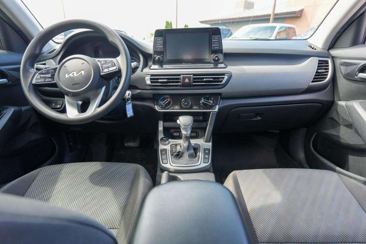 2022 Kia Seltos LX FWD GREAT ON GAS HEATED SEATS Photo