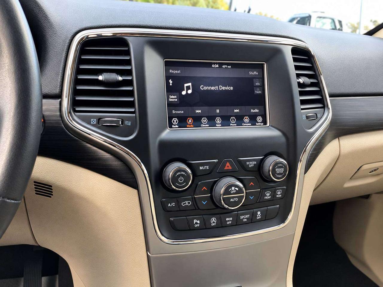 2019 Jeep Grand Cherokee Laredo | Certified | CarPlay | Blind Spot | 4X4 Photo