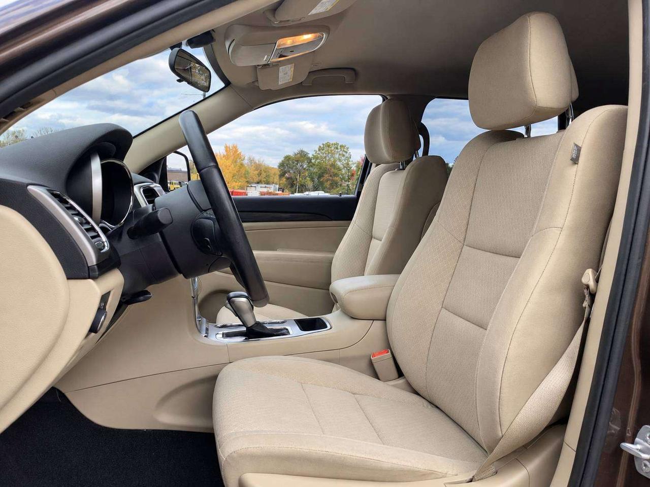 2019 Jeep Grand Cherokee Laredo | Certified | CarPlay | Blind Spot | 4X4 Photo