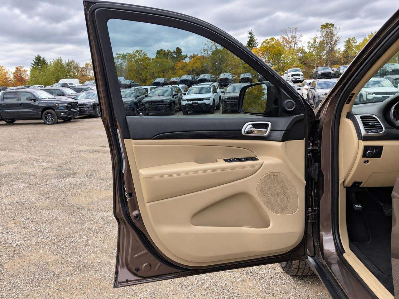 2019 Jeep Grand Cherokee Laredo | Certified | CarPlay | Blind Spot | 4X4 Photo