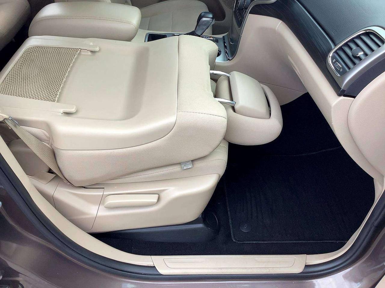 2019 Jeep Grand Cherokee Laredo | Certified | CarPlay | Blind Spot | 4X4 Photo