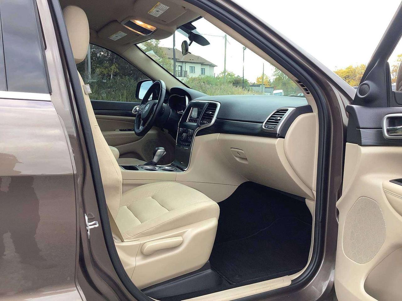 2019 Jeep Grand Cherokee Laredo | Certified | CarPlay | Blind Spot | 4X4 Photo
