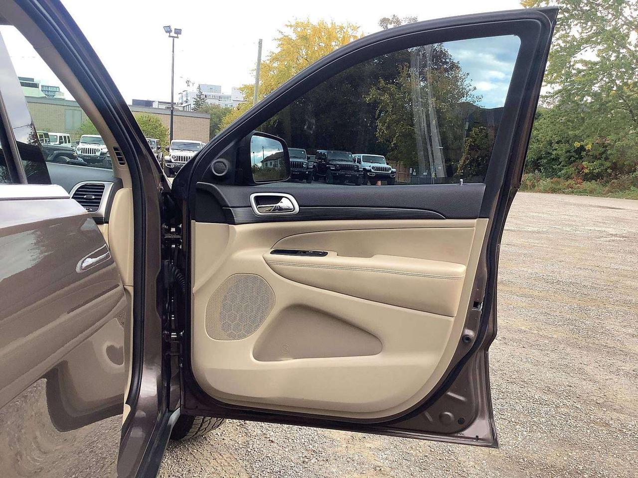 2019 Jeep Grand Cherokee Laredo | Certified | CarPlay | Blind Spot | 4X4 Photo