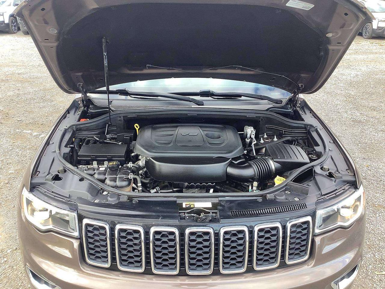 2019 Jeep Grand Cherokee Laredo | Certified | CarPlay | Blind Spot | 4X4 Photo
