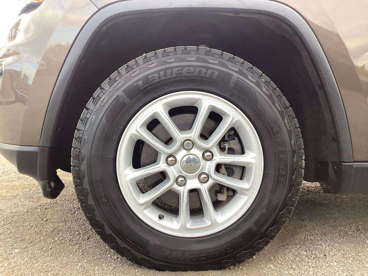 2019 Jeep Grand Cherokee Laredo | Certified | CarPlay | Blind Spot | 4X4 Photo