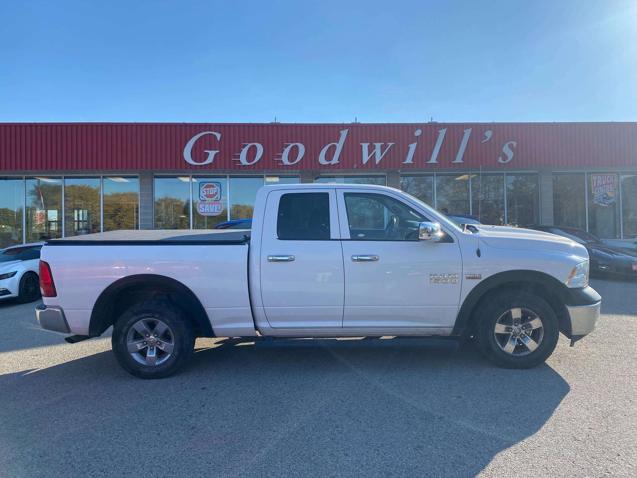 2015 RAM 1500 ST, CLEAN CARFAX, BACK UP CAMERA! - Photo #1