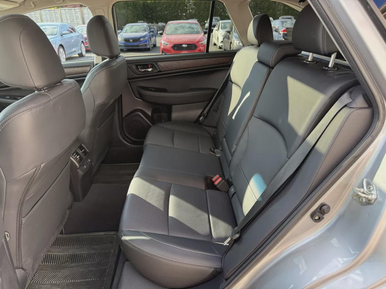 2016 Subaru Outback 2.5i w/Limited Pkg | LOW KMS | AWD | Automatic | Alloy Wheels | Leather Seats | Heated Seats | Sunroof | Navigation Photo