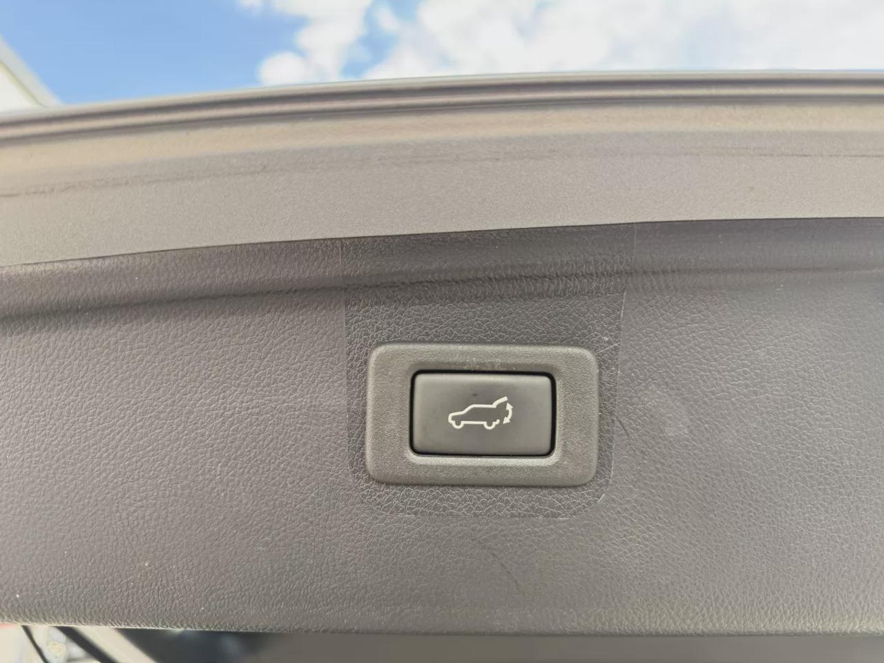 2016 Subaru Outback 2.5i w/Limited Pkg | LOW KMS | AWD | Automatic | Alloy Wheels | Leather Seats | Heated Seats | Sunroof | Navigation Photo