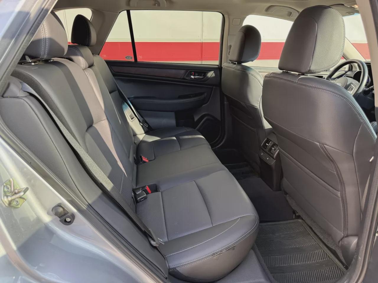 2016 Subaru Outback 2.5i w/Limited Pkg | LOW KMS | AWD | Automatic | Alloy Wheels | Leather Seats | Heated Seats | Sunroof | Navigation Photo