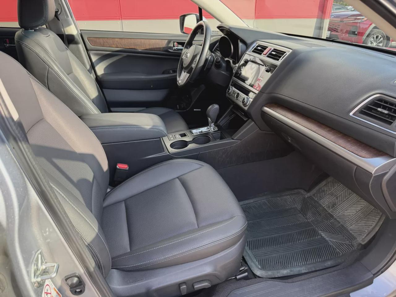 2016 Subaru Outback 2.5i w/Limited Pkg | LOW KMS | AWD | Automatic | Alloy Wheels | Leather Seats | Heated Seats | Sunroof | Navigation Photo