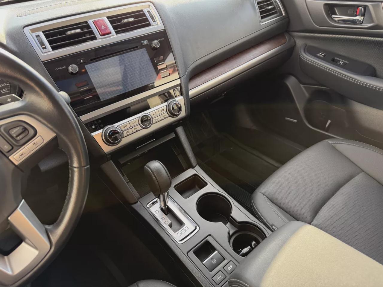 2016 Subaru Outback 2.5i w/Limited Pkg | LOW KMS | AWD | Automatic | Alloy Wheels | Leather Seats | Heated Seats | Sunroof | Navigation Photo