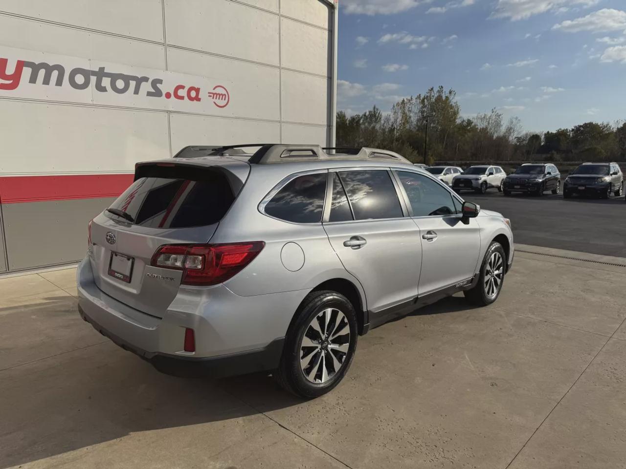 2016 Subaru Outback 2.5i w/Limited Pkg | LOW KMS | AWD | Automatic | Alloy Wheels | Leather Seats | Heated Seats | Sunroof | Navigation Photo