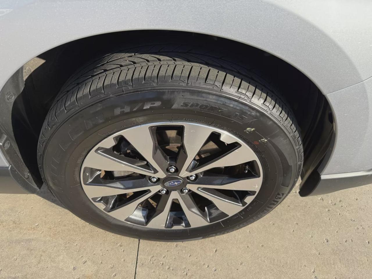 2016 Subaru Outback 2.5i w/Limited Pkg | LOW KMS | AWD | Automatic | Alloy Wheels | Leather Seats | Heated Seats | Sunroof | Navigation Photo