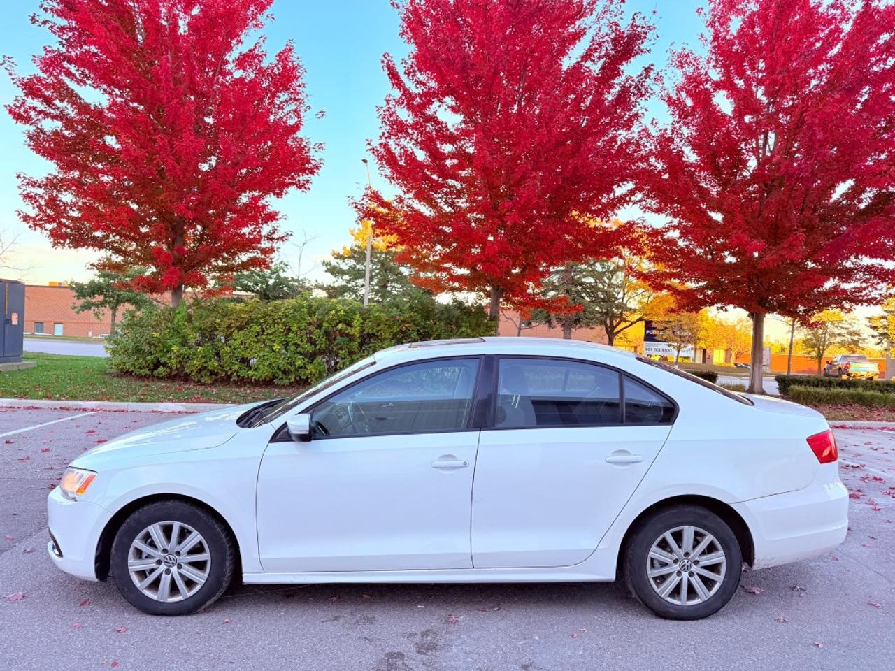 2012 Volkswagen Jetta 4dr 2.0L Auto Comfortline Photo