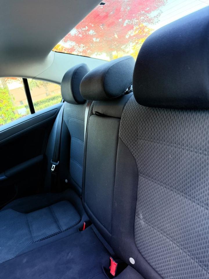 2012 Volkswagen Jetta 4dr 2.0L Auto Comfortline Photo