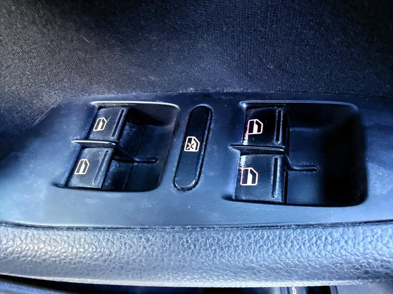 2012 Volkswagen Jetta 4dr 2.0L Auto Comfortline Photo