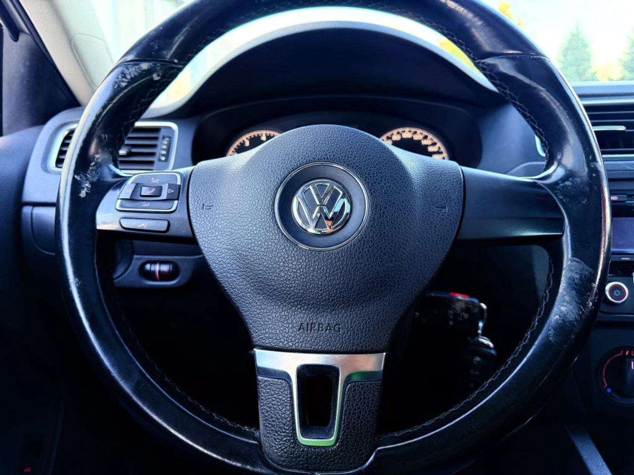 2012 Volkswagen Jetta 4dr 2.0L Auto Comfortline Photo