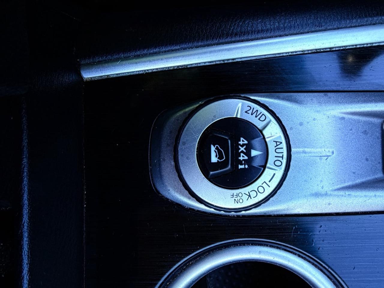 2015 Nissan Pathfinder Auto, 4WD, 3.5L 6cyl, Photo