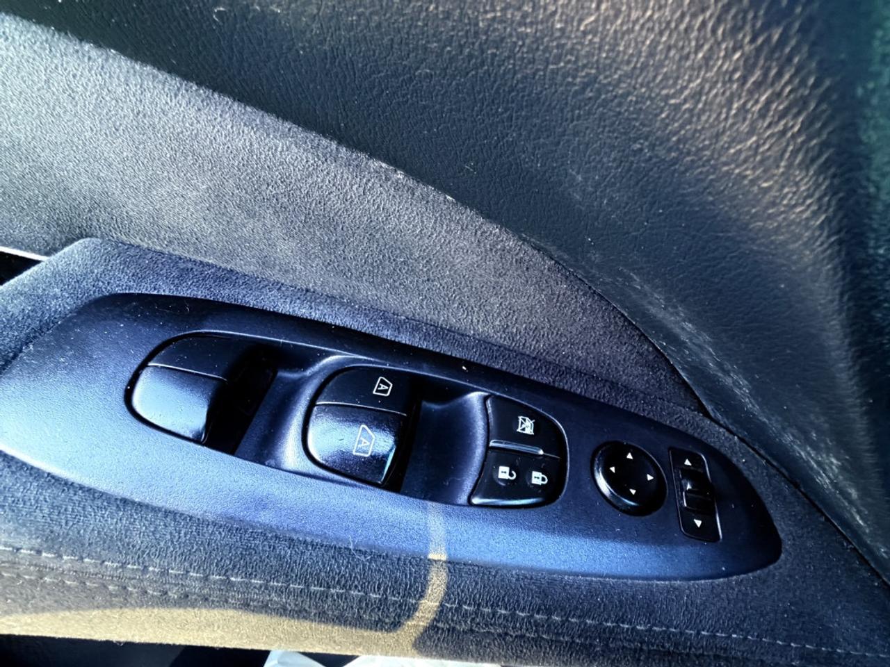 2015 Nissan Pathfinder Auto, 4WD, 3.5L 6cyl, Photo