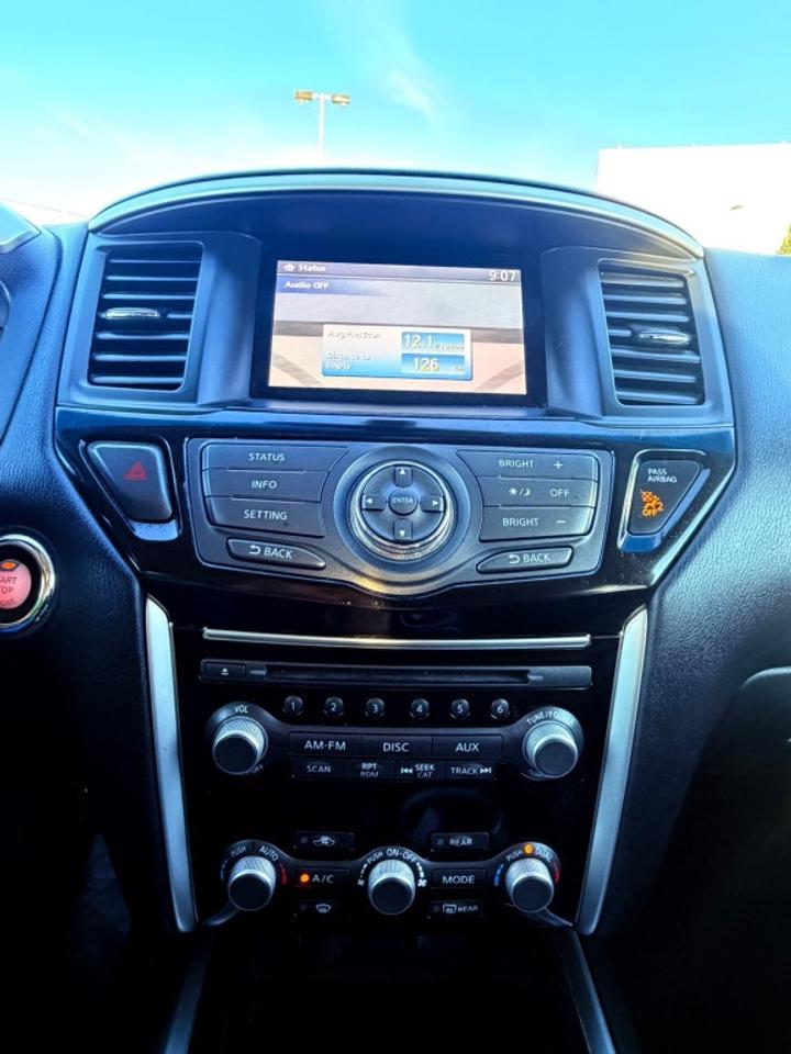 2015 Nissan Pathfinder Auto, 4WD, 3.5L 6cyl, Photo