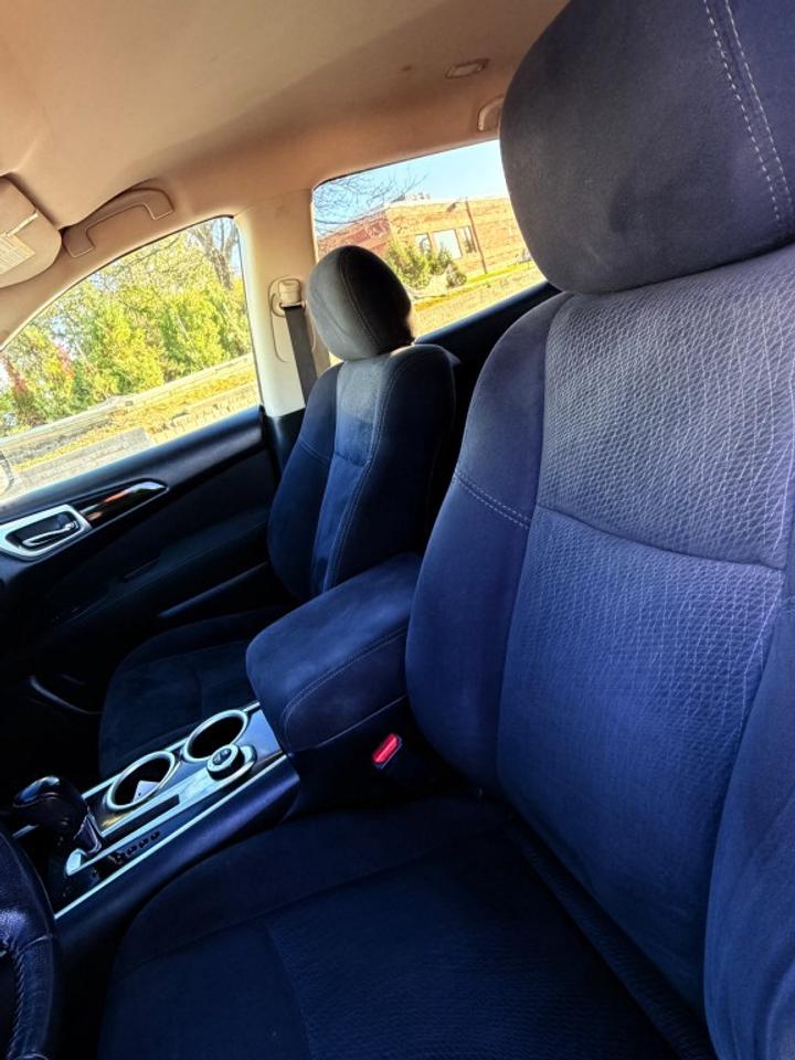 2015 Nissan Pathfinder Auto, 4WD, 3.5L 6cyl, Photo