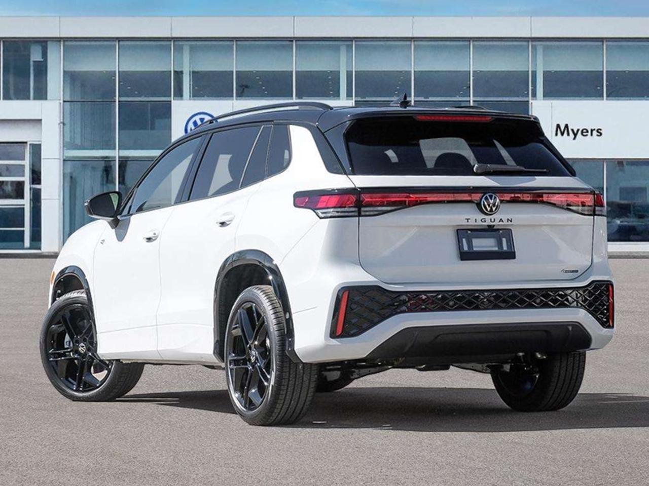 2027 Volkswagen Tiguan R-Line Black Edition Photo3