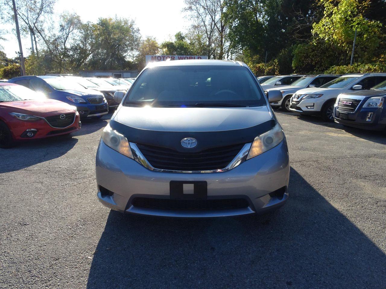2012 Toyota Sienna LE  AWD Photo2