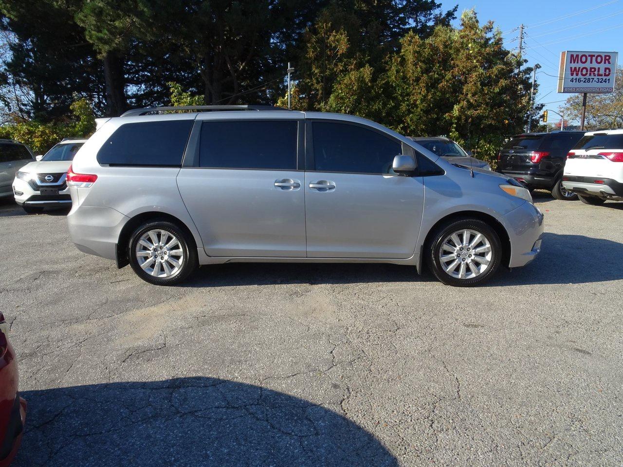 2012 Toyota Sienna LE  AWD Photo