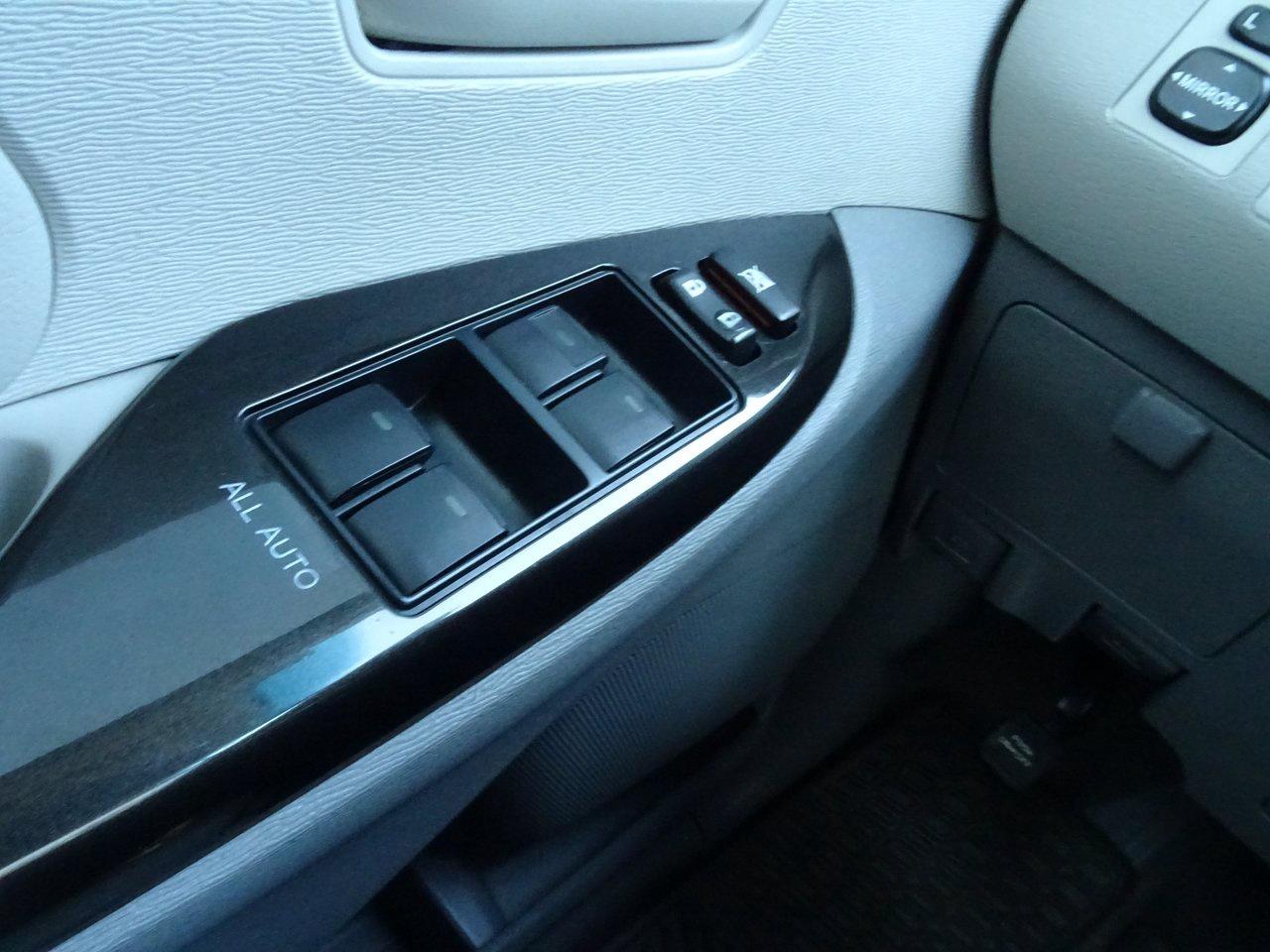 2012 Toyota Sienna LE  AWD Photo