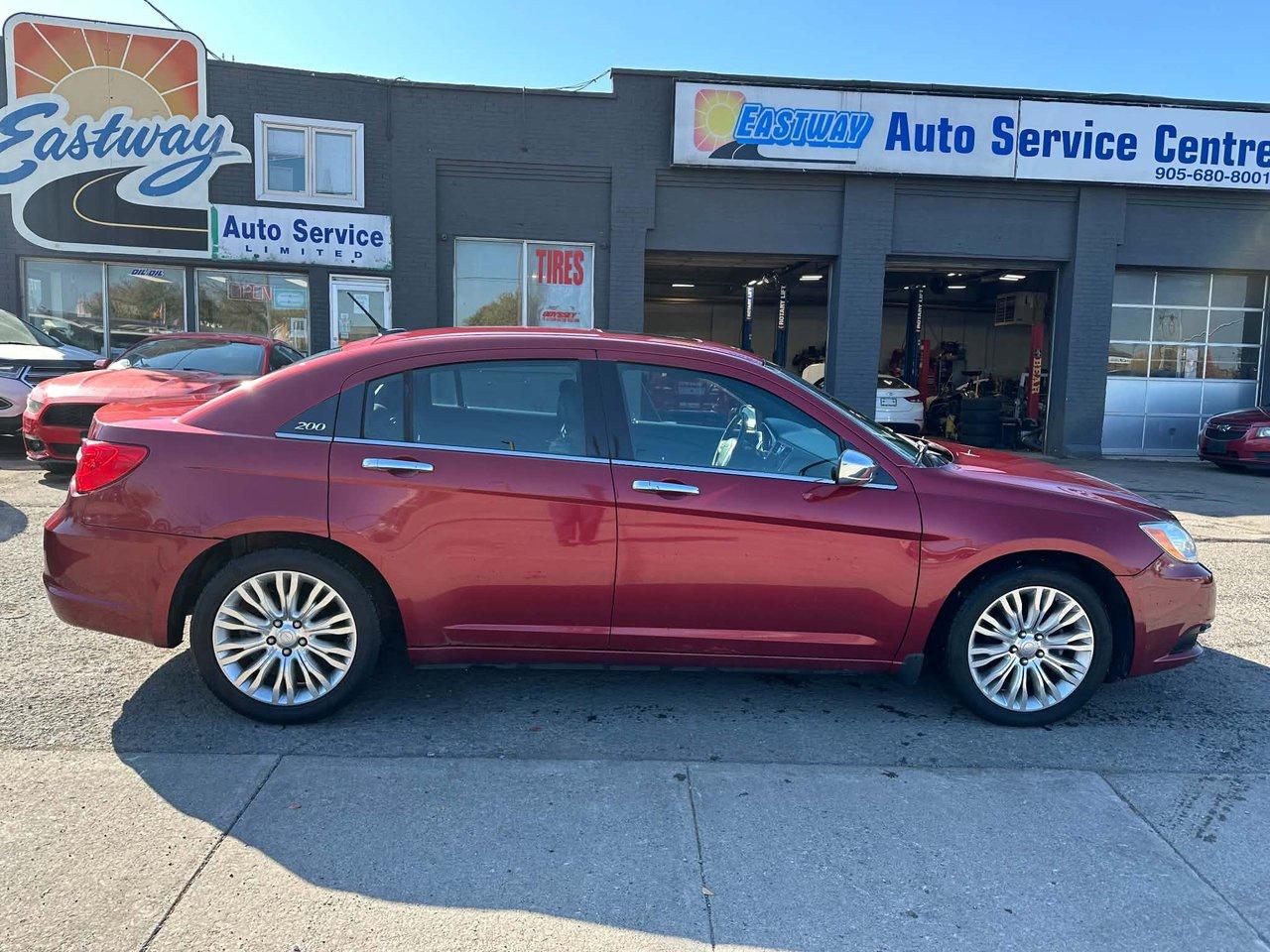 2013 Chrysler 200 Limited Photo