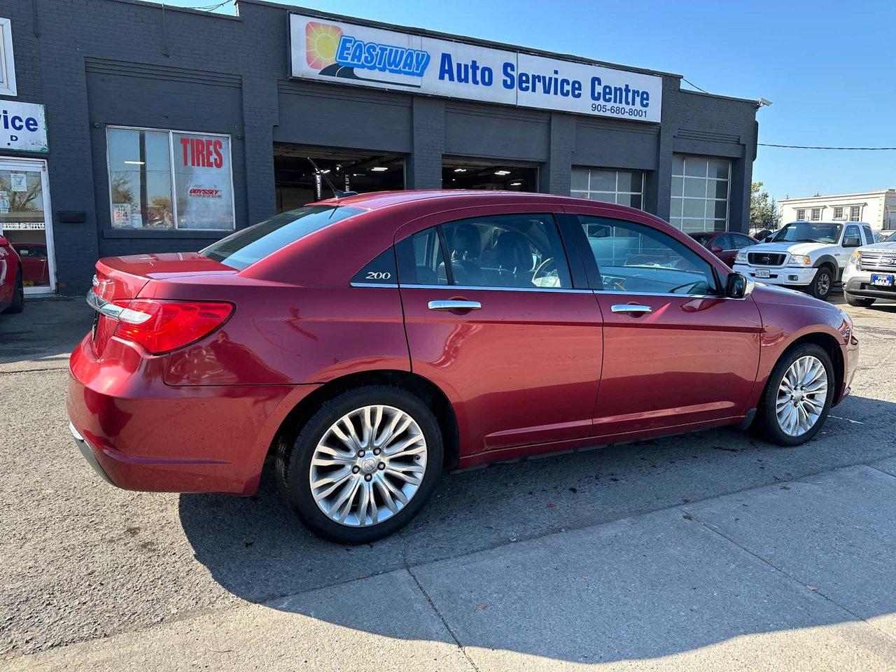 2013 Chrysler 200 Limited Photo