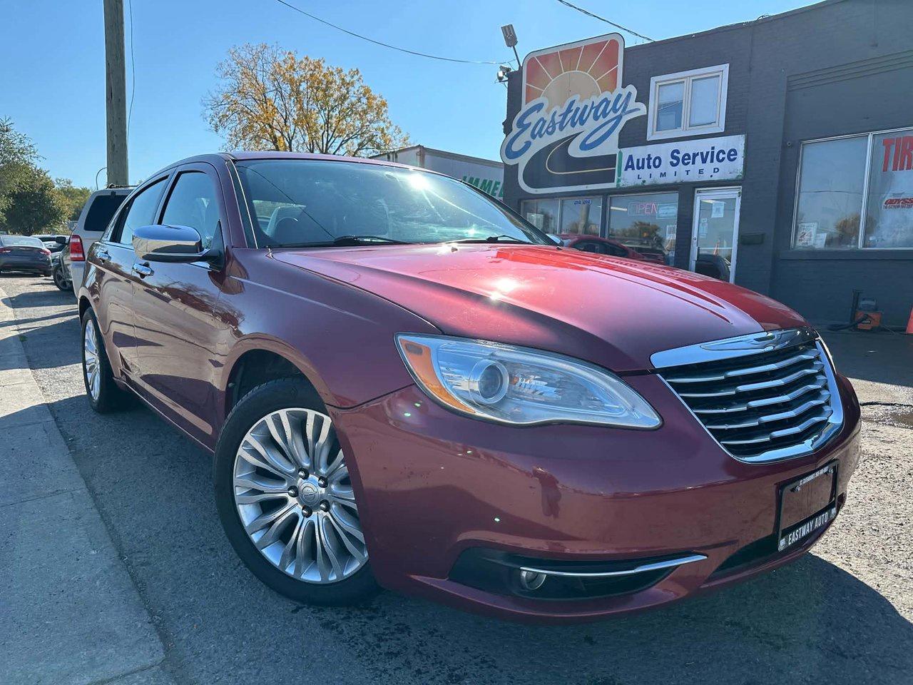 2013 Chrysler 200 Limited Photo0
