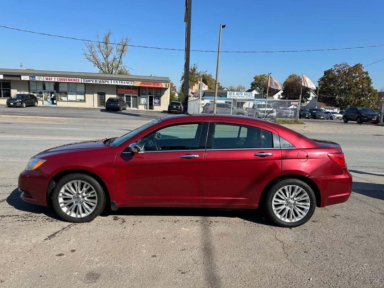 2013 Chrysler 200 Limited Photo