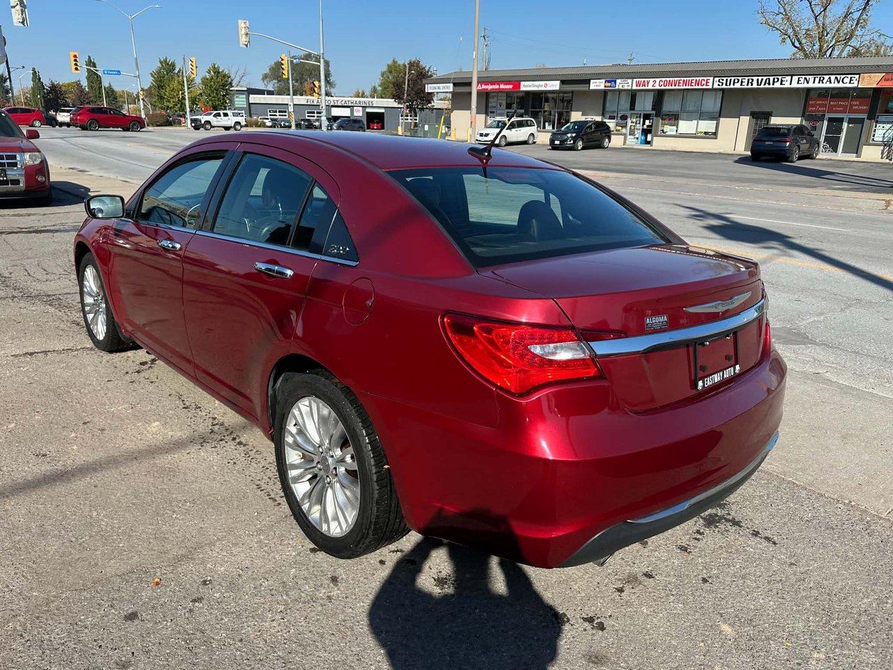 2013 Chrysler 200 Limited Photo