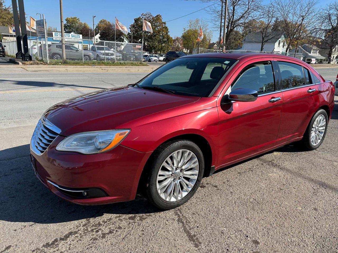 2013 Chrysler 200 Limited Photo
