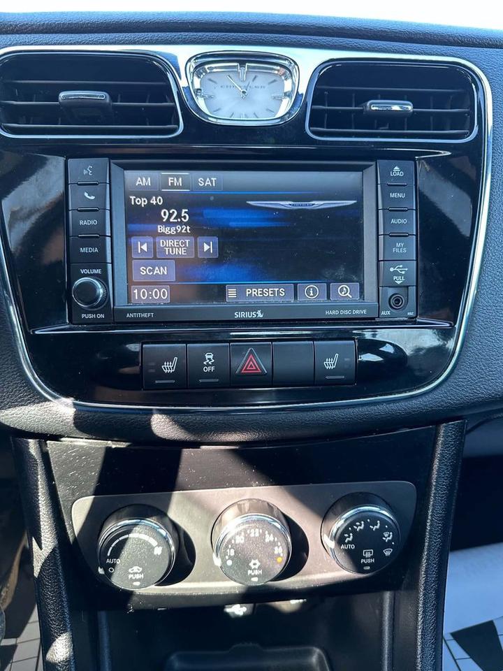 2013 Chrysler 200 Limited Photo