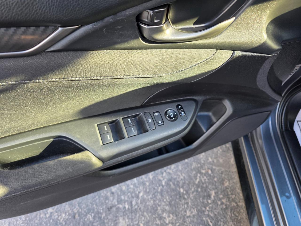 2017 Honda Civic Sport Photo