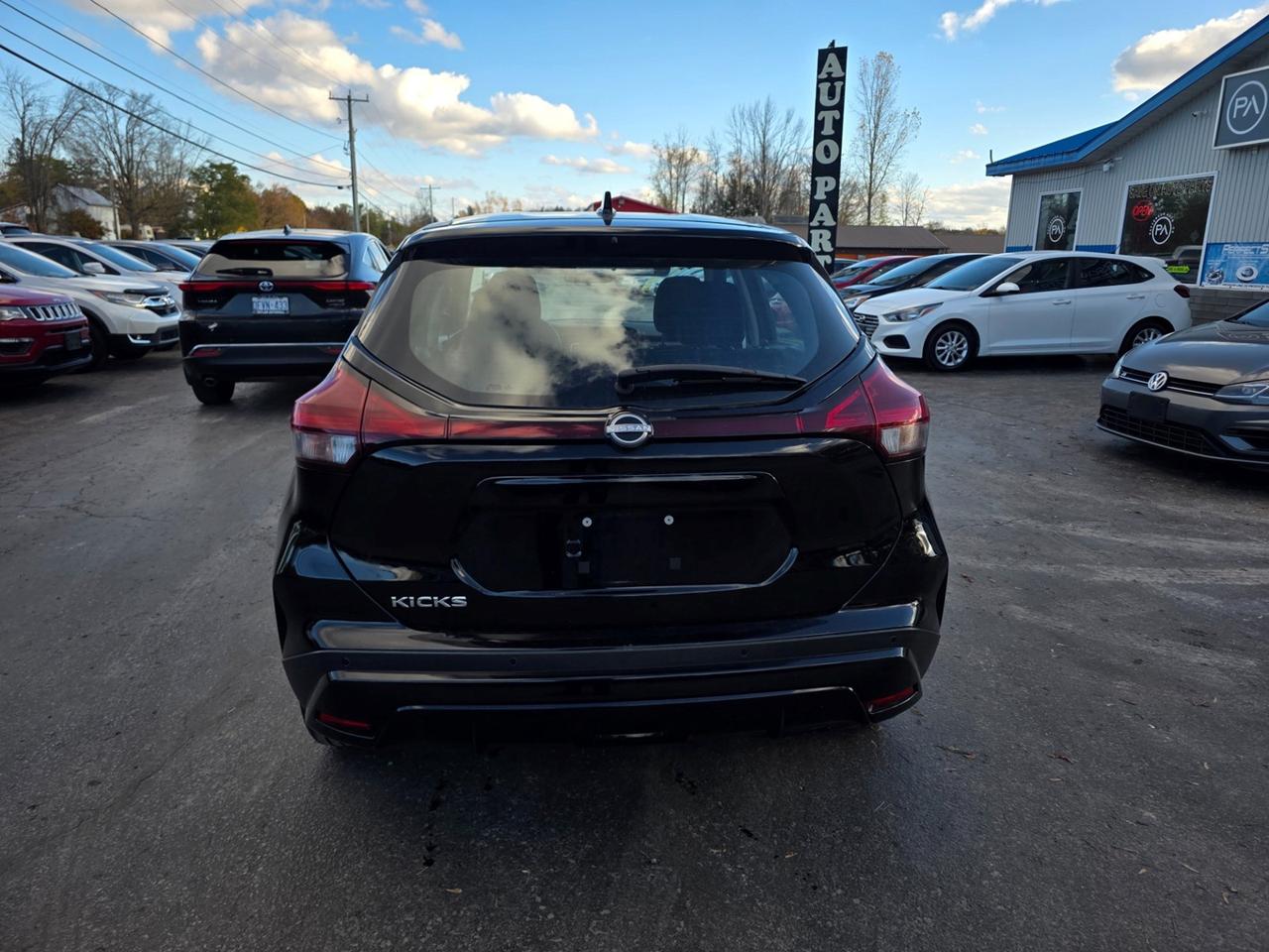 2022 Nissan Kicks S Photo