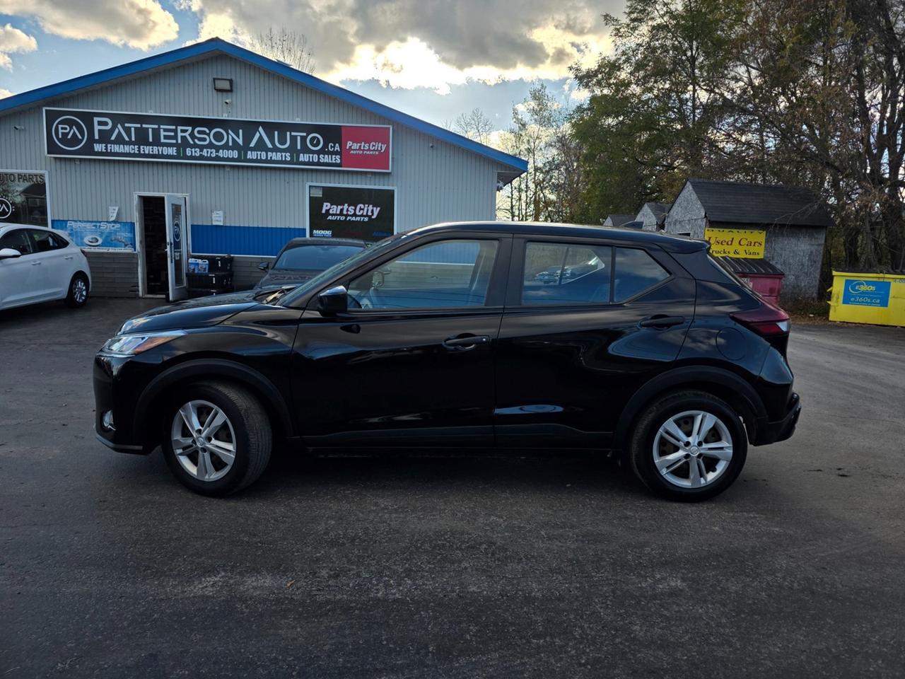 2022 Nissan Kicks S Photo5