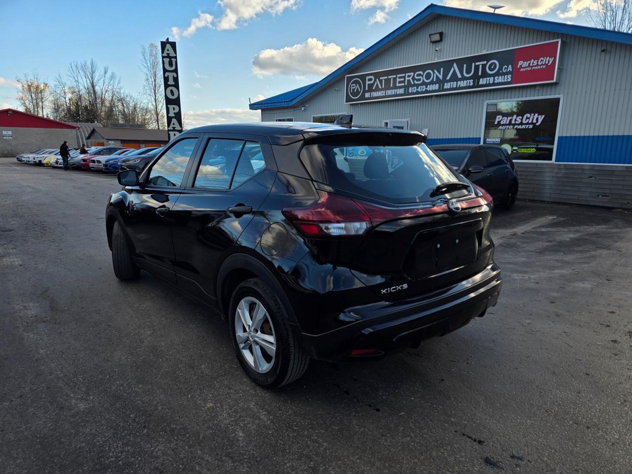 2022 Nissan Kicks S Photo