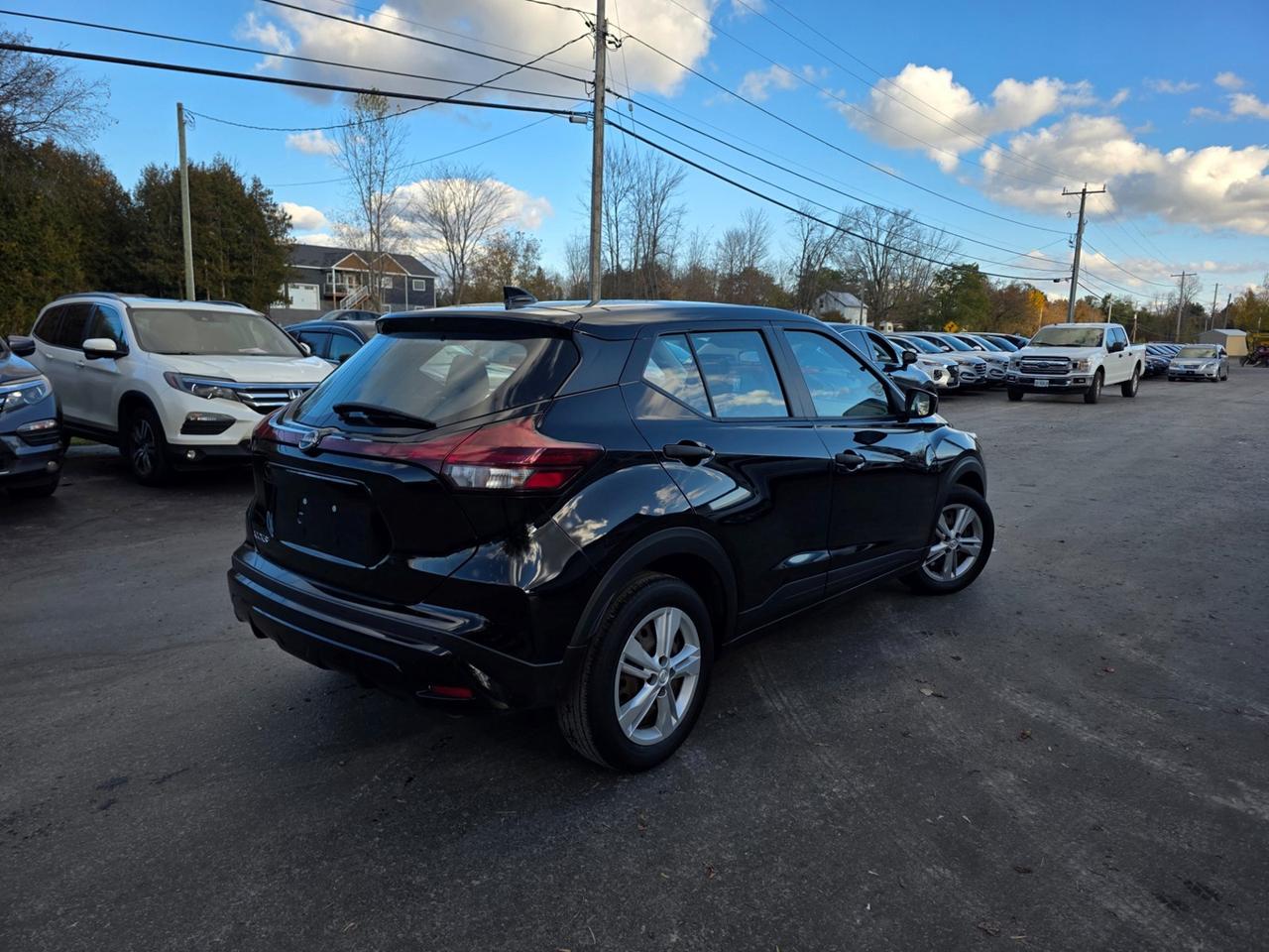 2022 Nissan Kicks S Photo