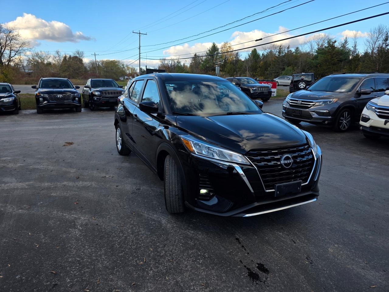 2022 Nissan Kicks S Photo