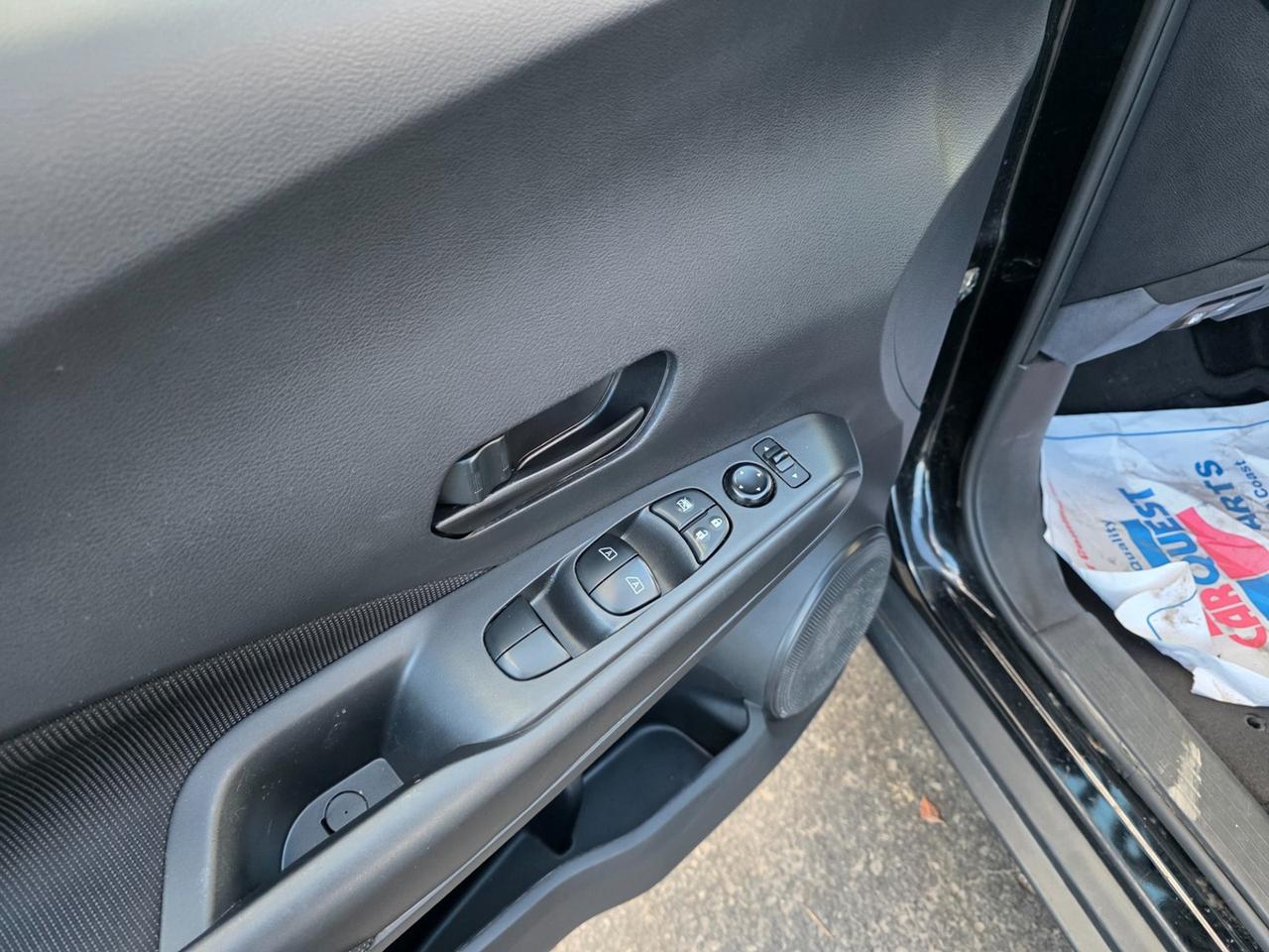 2022 Nissan Kicks S Photo