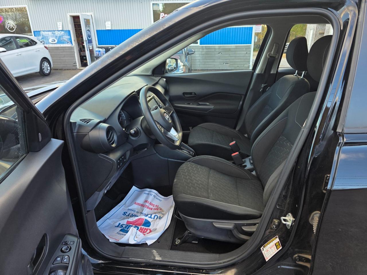 2022 Nissan Kicks S Photo
