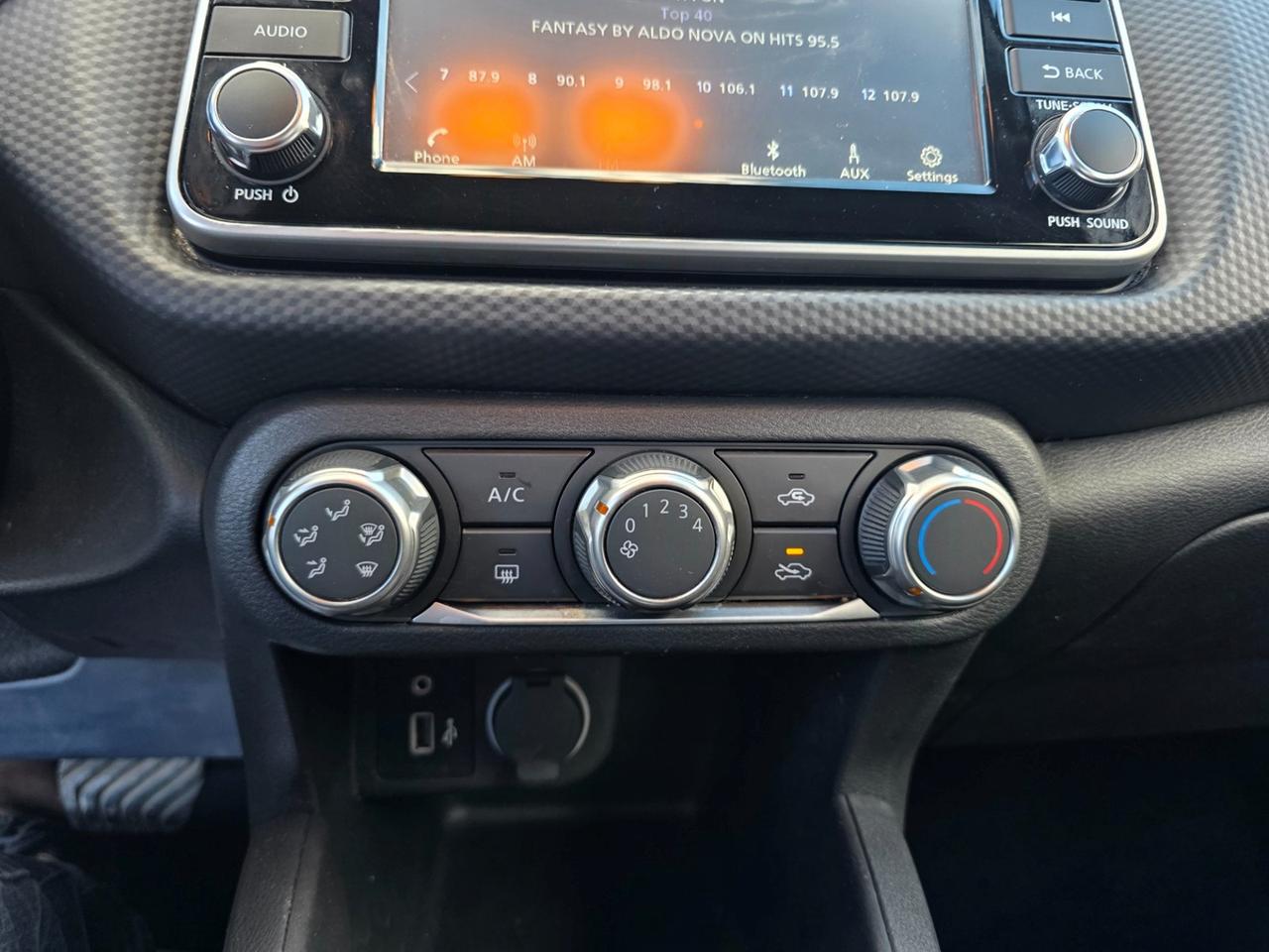 2022 Nissan Kicks S Photo