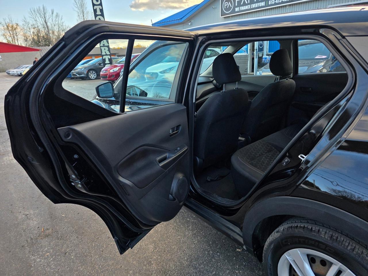 2022 Nissan Kicks S Photo
